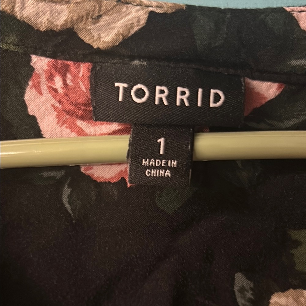 Torrid Floral Sleeveless Top Tie Waist- Black and Pink Floral 1X - Picture 2 of 5